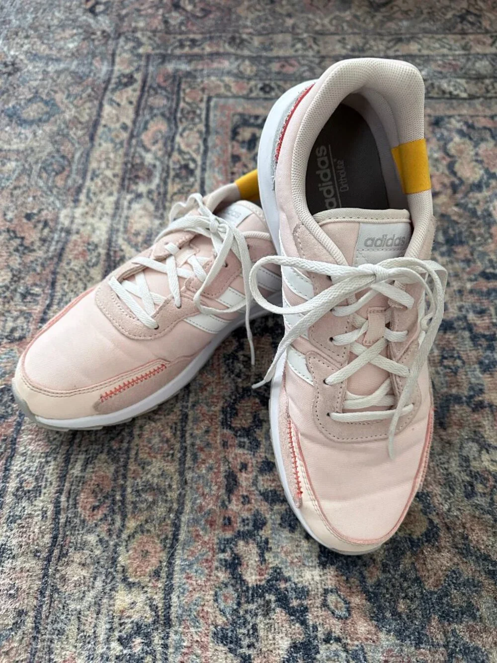 Adidas Womens Retrorun Sneakers - Pink Tint/Cloud White - Size 8.5